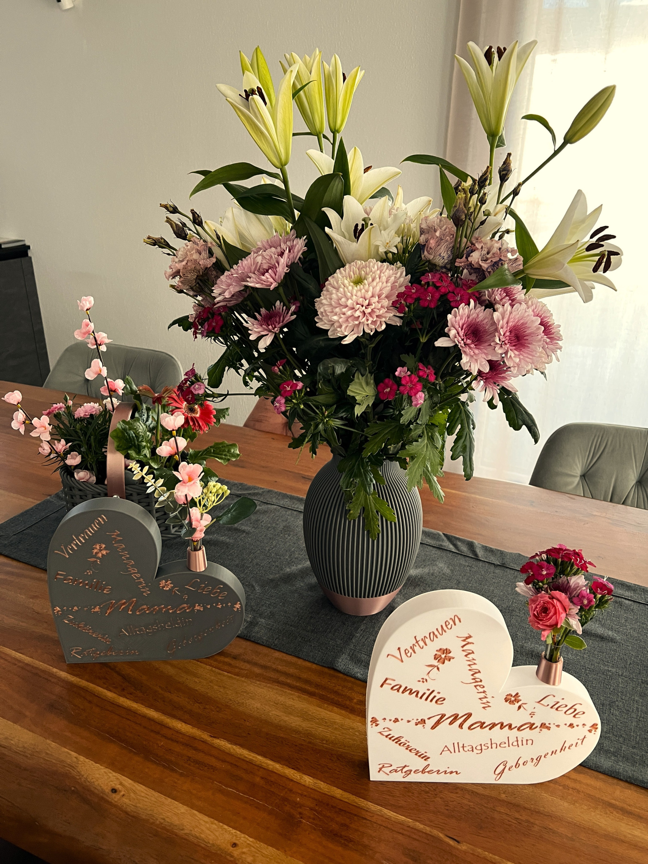 Heraufsteller mit Blumenvase